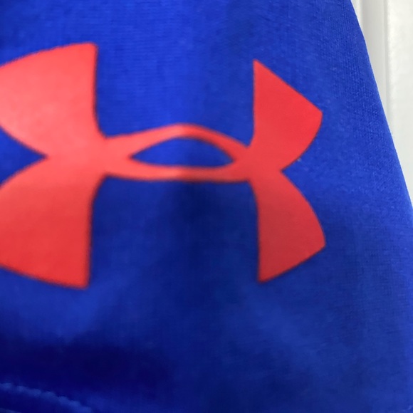 NWOT Under Armour Superman short sleeve heat gear - Picture 3 of 4